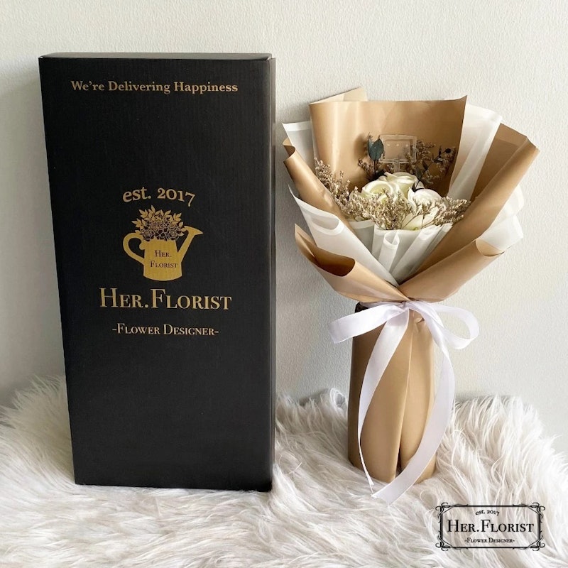 Her.Florist Triple Soap Rose & Dried Flowers Bouquet 4