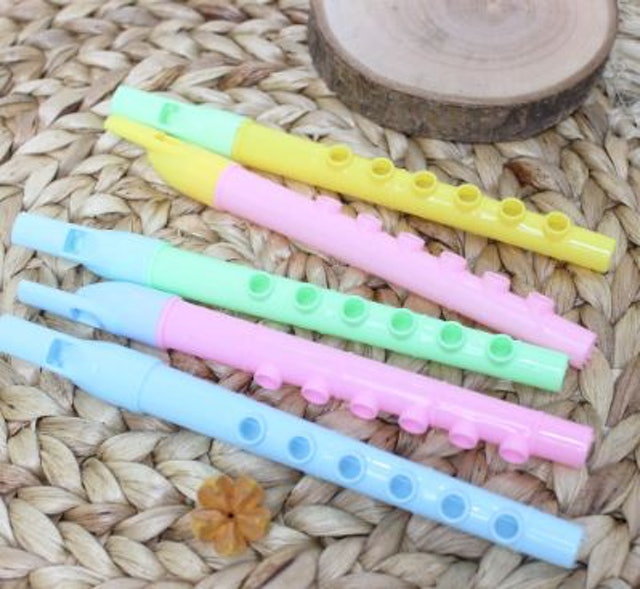 Mainan Seruling Plastik Warna-Warni