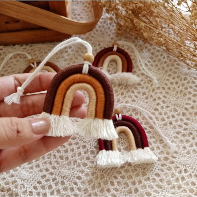 Rainbow Keychain Macrame 2