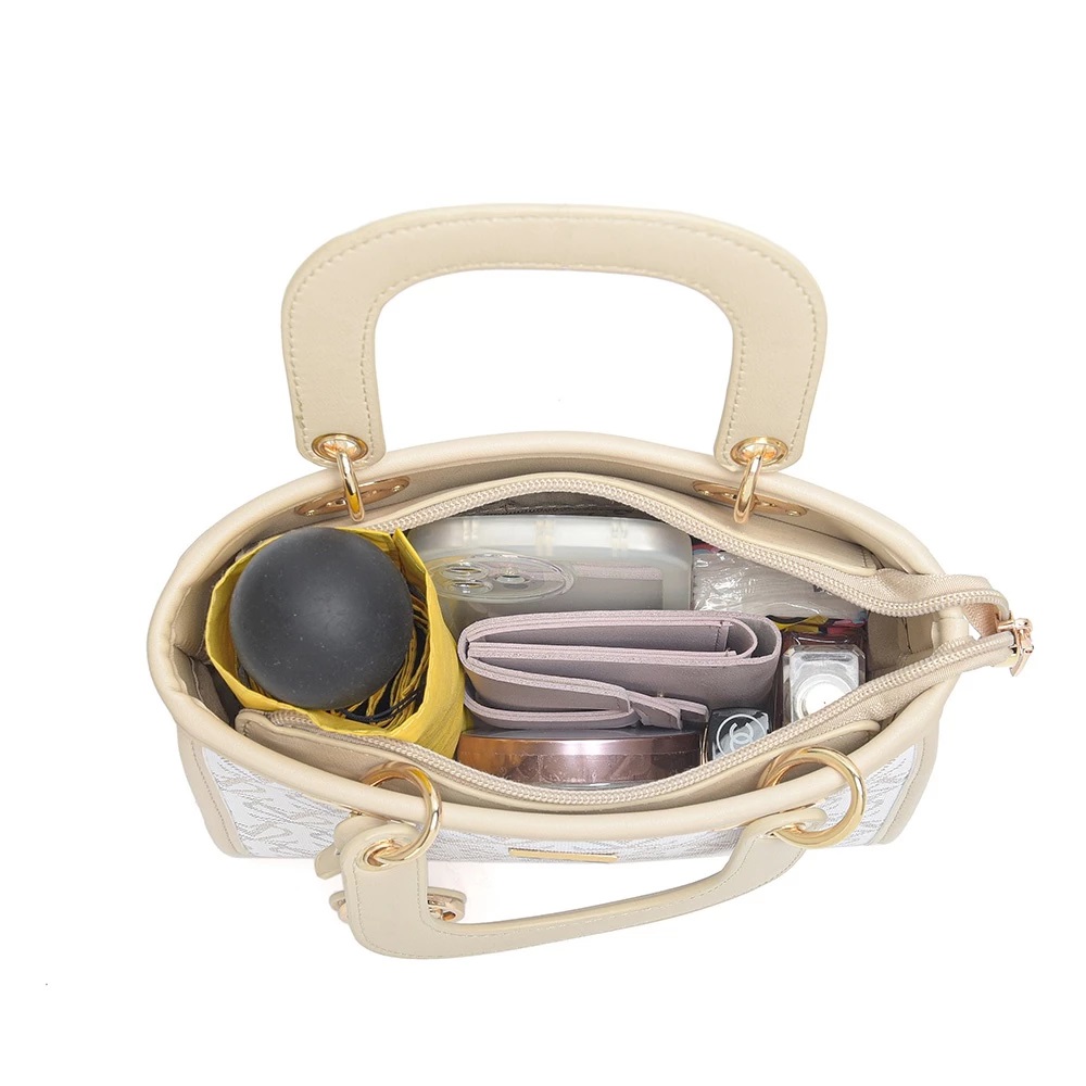 Menara Inter Mode En-ji Hyunmi Handbag