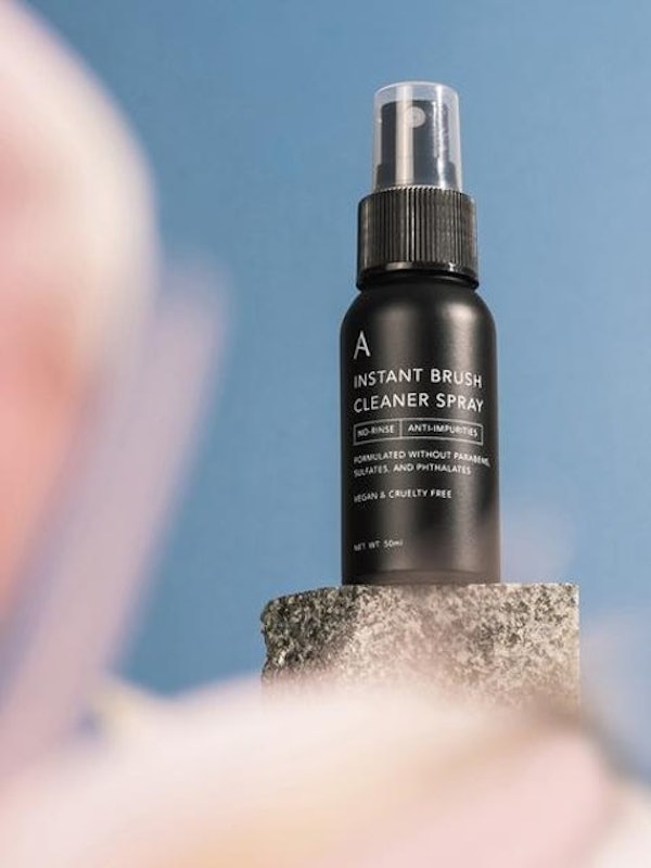 Instant Brush Cleaner Spray 2