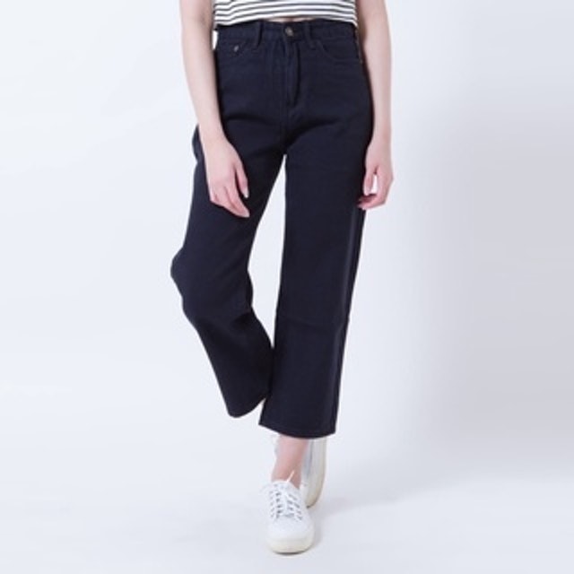 10 Rekomendasi Celana Jeans Hitam untuk Wanita Terbaik  5