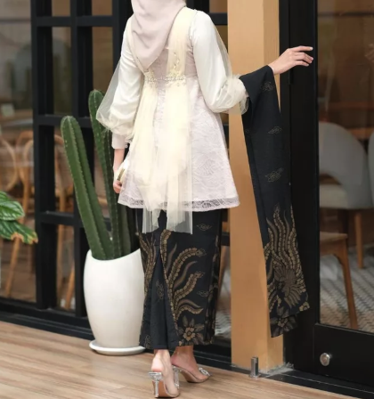  Juvia Batik Kebaya Nadin Set
