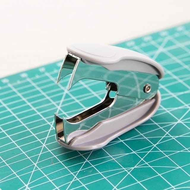 Deli Staple Remover E0232