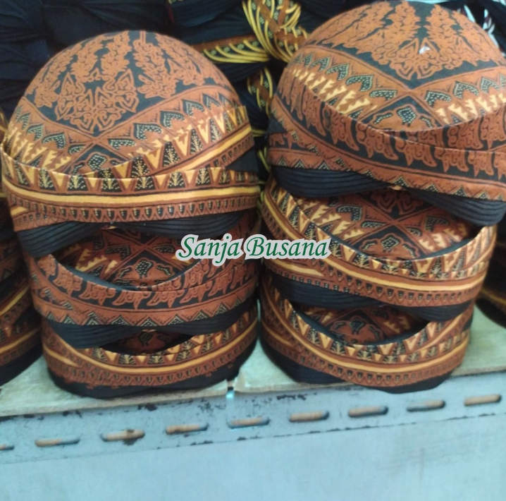 Sanja Busana Blangkon Solo Jebeh Batik Dewasa Motif Modang Cabut