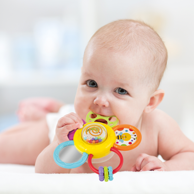Winfun Daisy Spin Rattle 'N Teether 000776