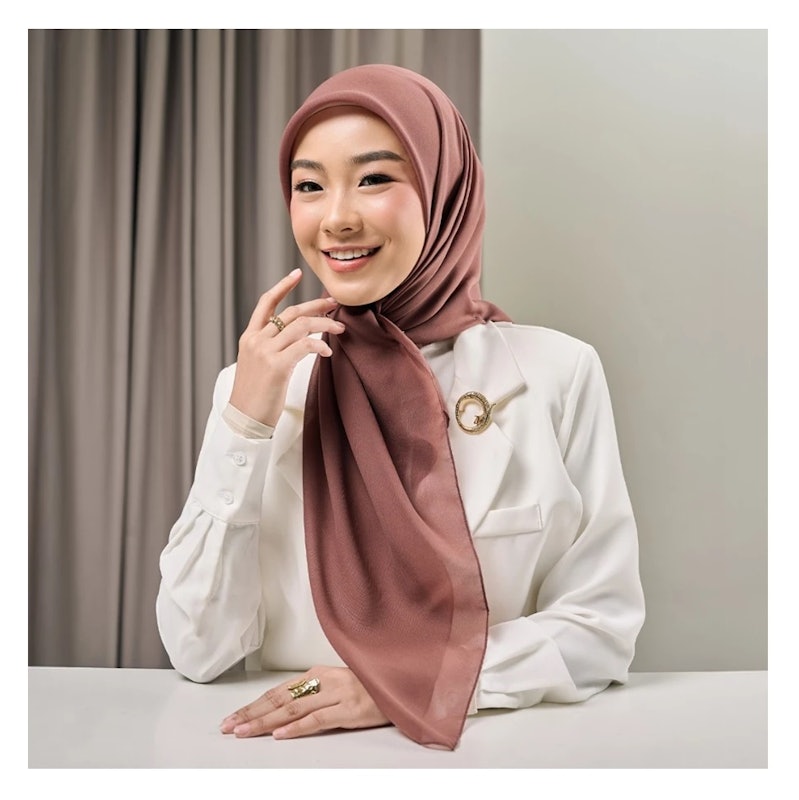 ZM Zaskia Mecca Sana Hijab Polos Kerudung Segi Empat 2