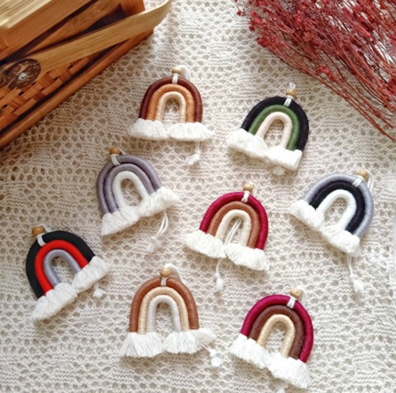 Rainbow Keychain Macrame 1
