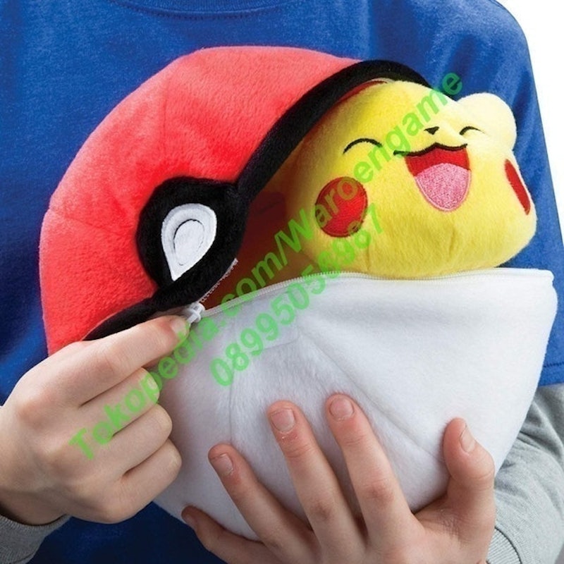 Pokémon Zipper Poké Ball Plush: Poké Ball and Pikachu 4