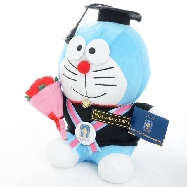 Boneka Wisuda Doraemon Large 30cm + Buket Bunga 3