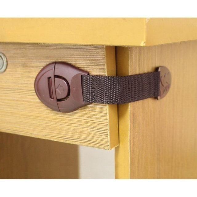  Pengaman Laci Bentuk Tali D004