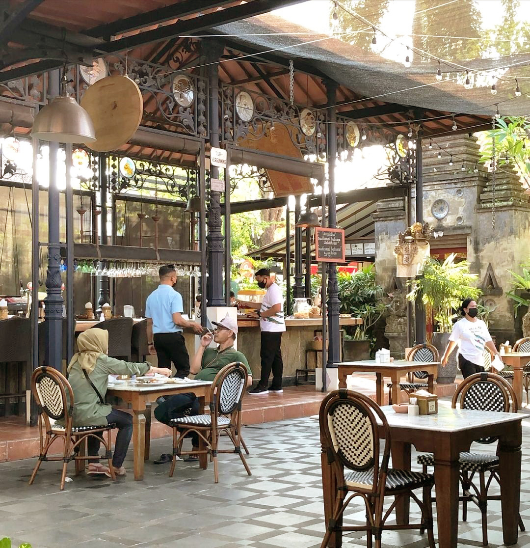 Made's Warung 3