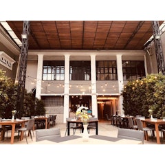 Javanine Resto