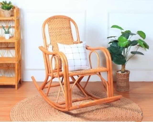 Kursi Goyang Rotan Alami