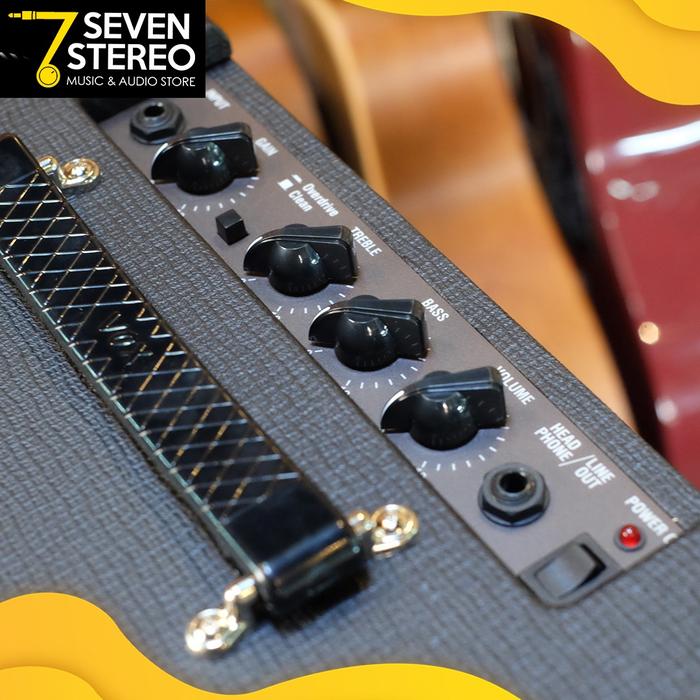 The Vox Amps Pathfinder 10 Portable Guitar Amplifier V9106