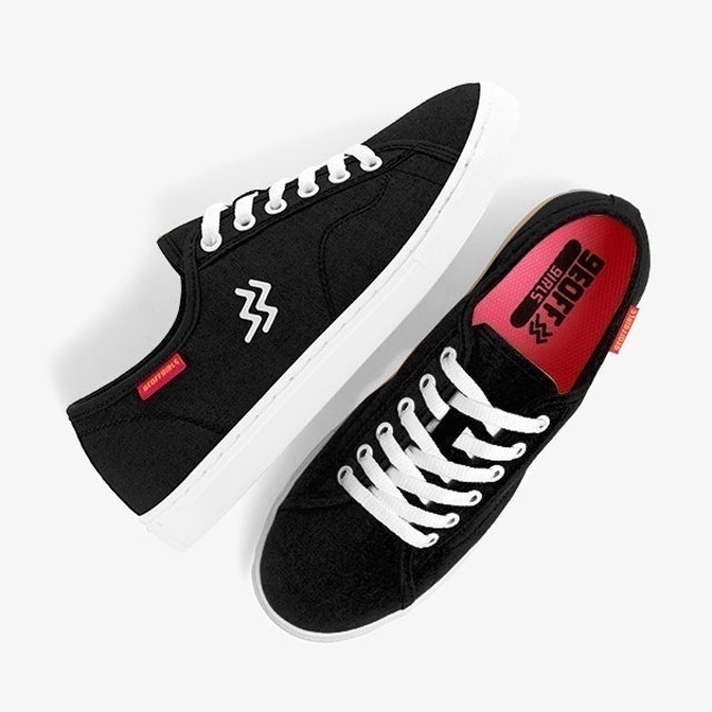 Geoff Max Una Black White