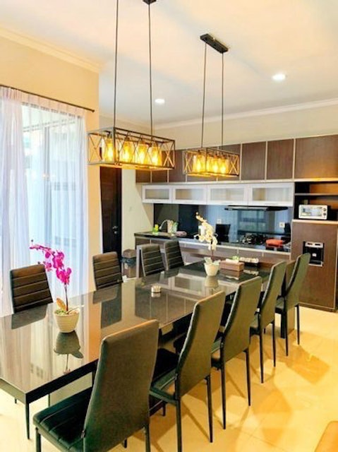 Platinum Setrasari Guest House Bandung with Private Pool 5BR 4
