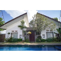 Omah Angkul Angkul Pool Villa