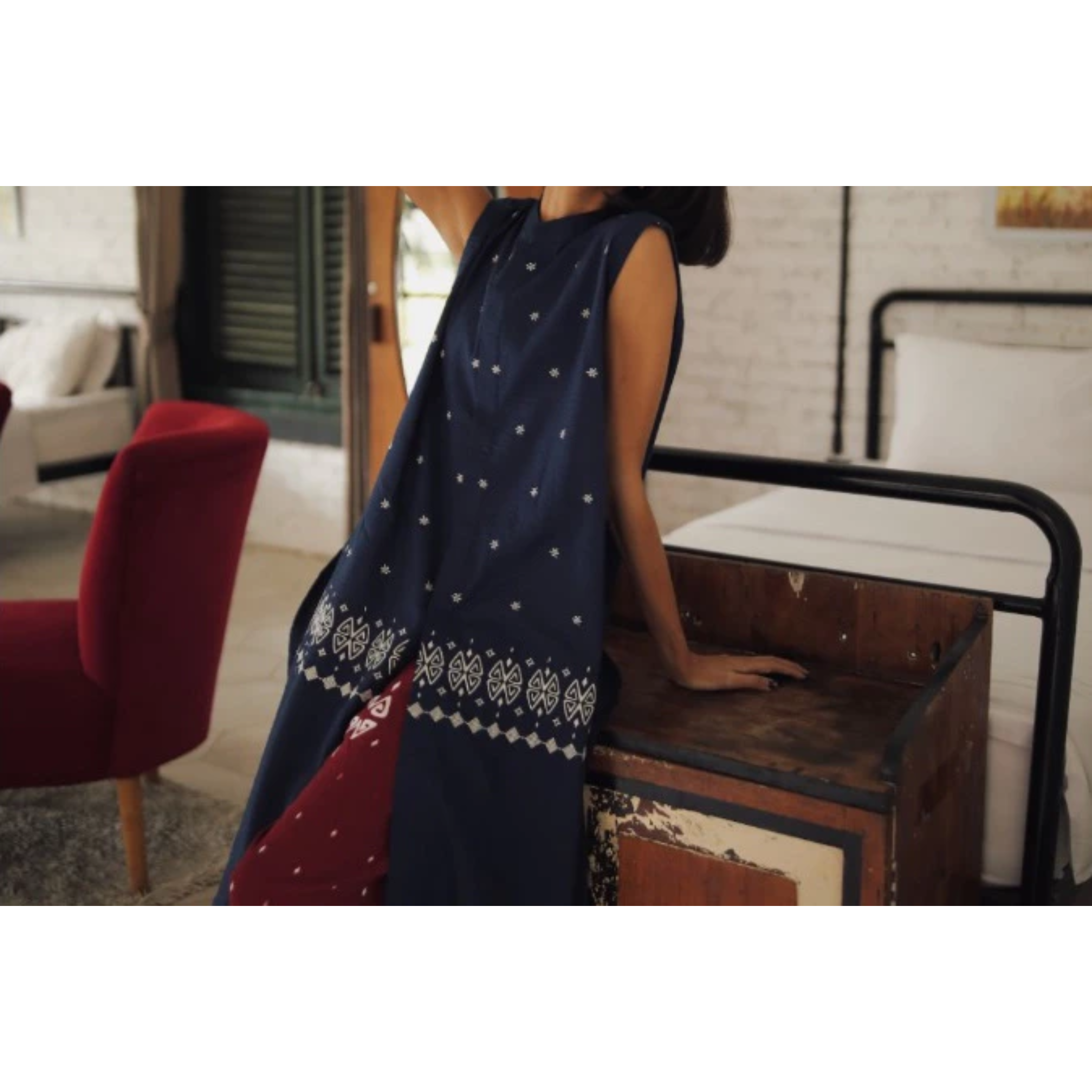 Le Khari  Le Khari Yoona Tunik