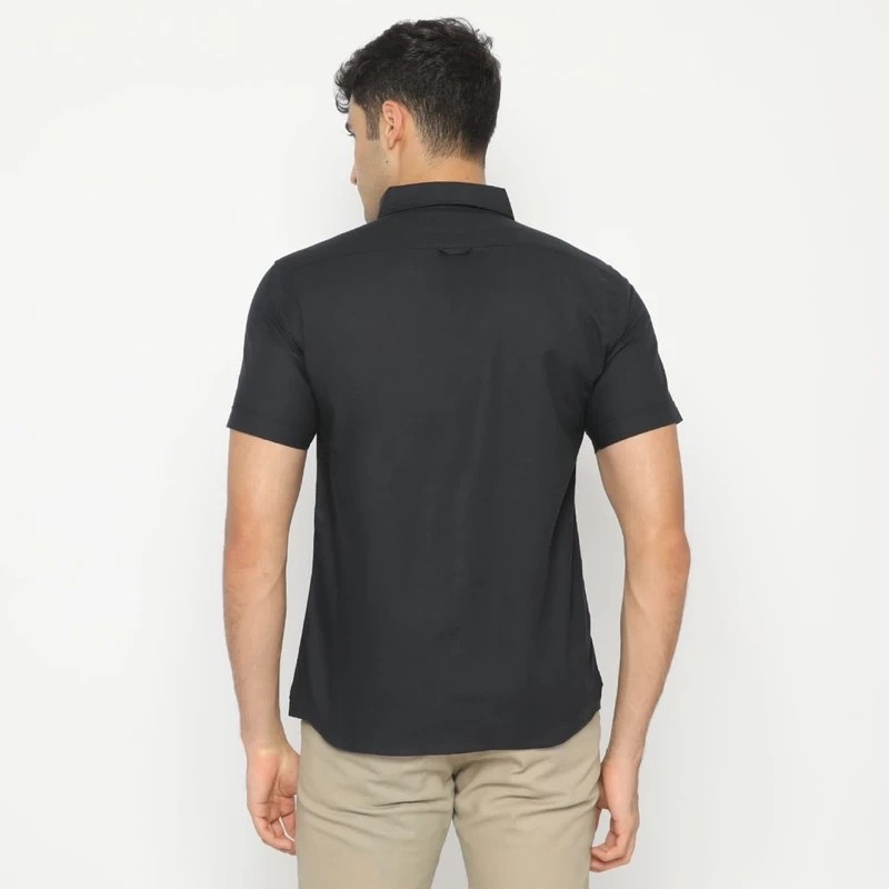  Code Male Brave Kemeja Pria Basic Lengan Pendek Dark Hitam Slimfit