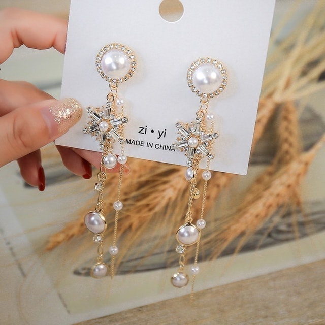  Snowflake and Pearl Earing