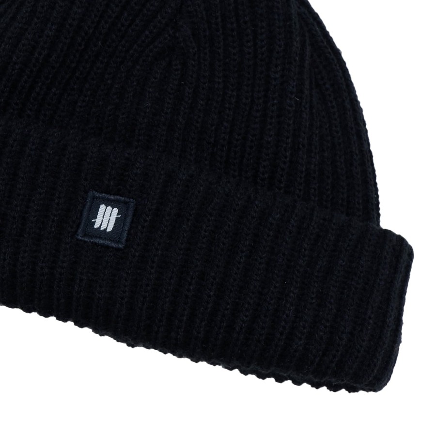  Walkind Kupluk Bennie Hitam WH0059