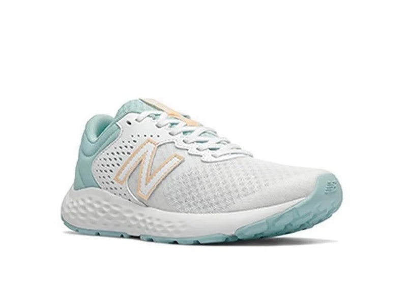 10 Rekomendasi Sepatu New Balance Terbaik untuk Wanita Terbaru