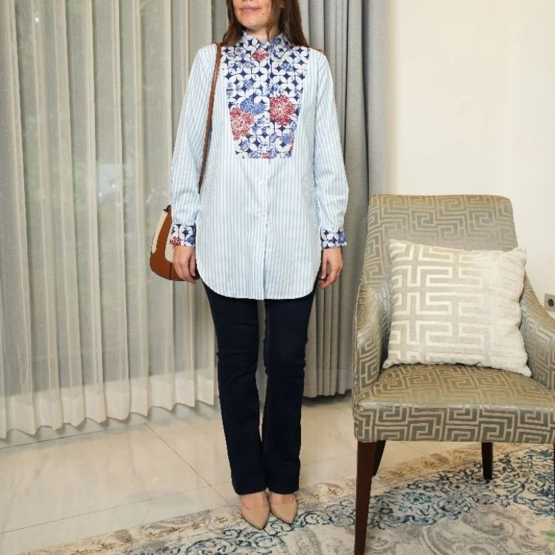  Sovinska Blouse Batik Tulis Salur Biru  B 151