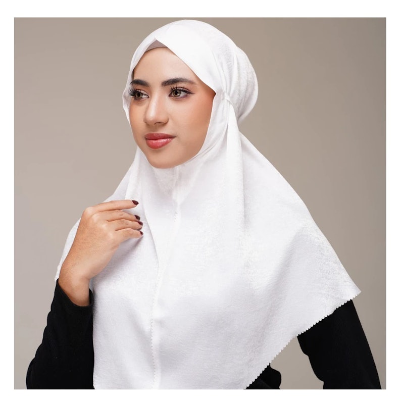 Aqillah by Ria Hijab Bergo Arumi Shimmer Silk 5