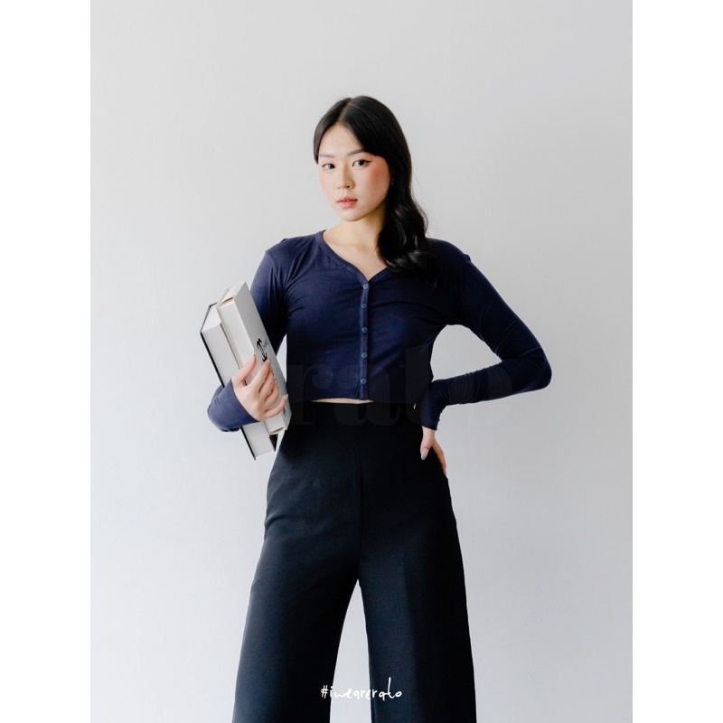 Erato Delila Long Sleeve Crop Top 