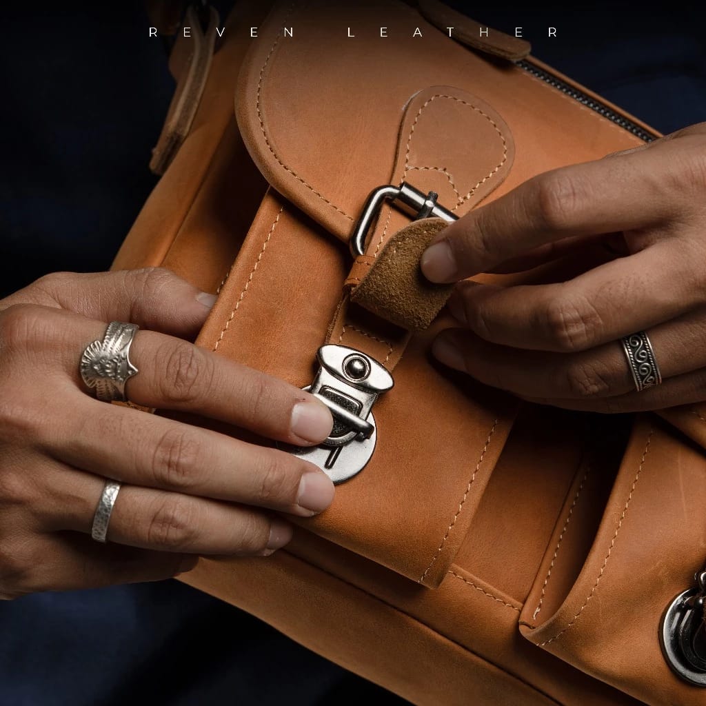 Reven Kreatif Industri Reven Leather Marque Slingbag