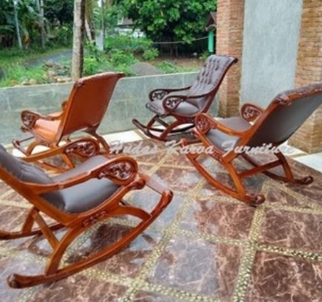  Kursi Goyang Jati dengan Pijakan Kaki