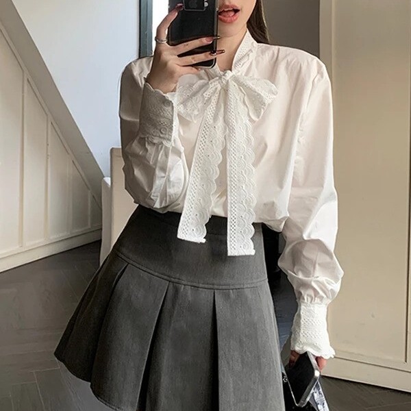  The Monseur Gallery Kemeja Putih Lengan Panjang Dasi Kupu-Kupu