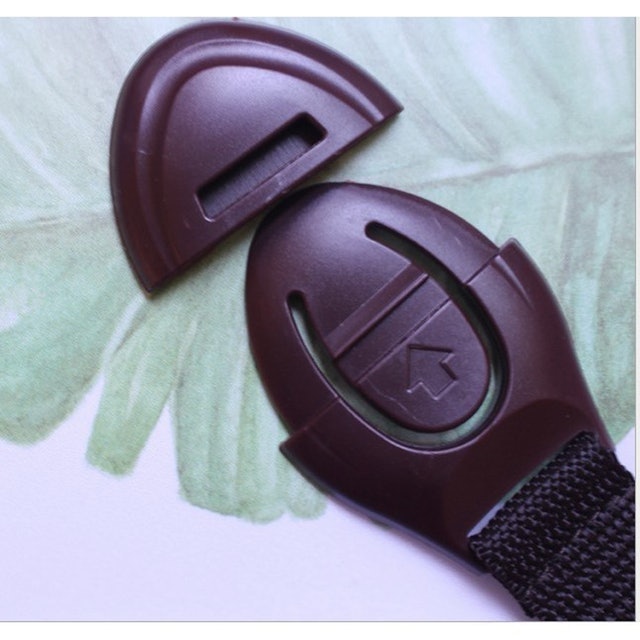  Pengaman Laci Bentuk Tali D004