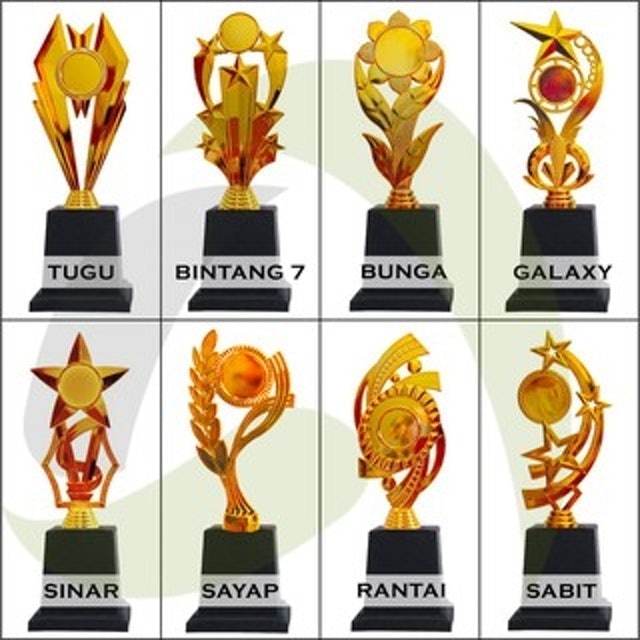 Piala Mini Figur 30cm 3