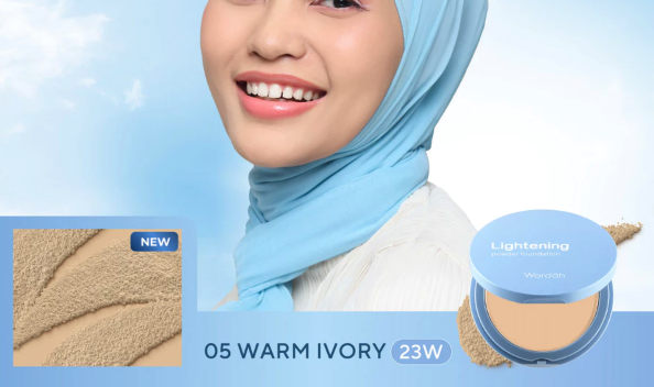 Paragon Technology and Innovation Wardah Lightening Powder Foundation Light Feel 23W Warm Ivory