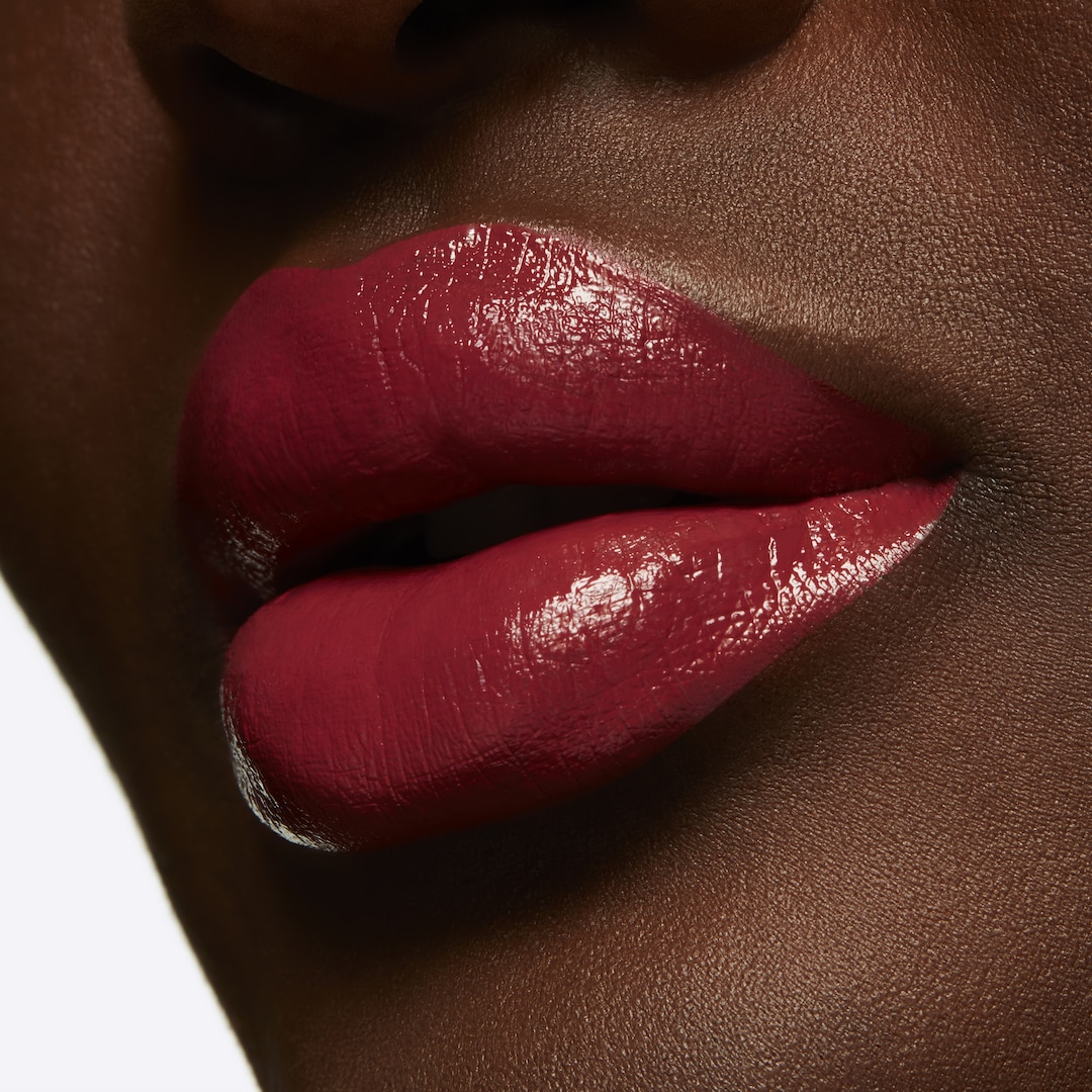 LOVE ME LIQUID LIPCOLOUR Still Winning