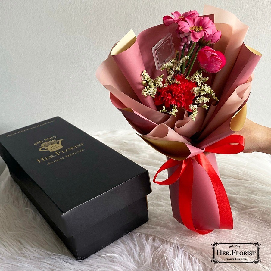 Her.Florist Carnation Single Soap & Dried Flower Bouquet 3