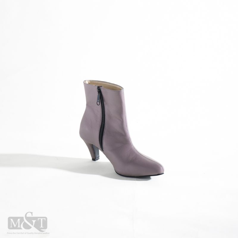 M&T Sepatu Boots High Heels
