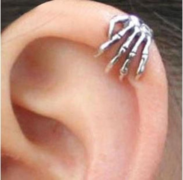  Skeleton Finger Ear Clip