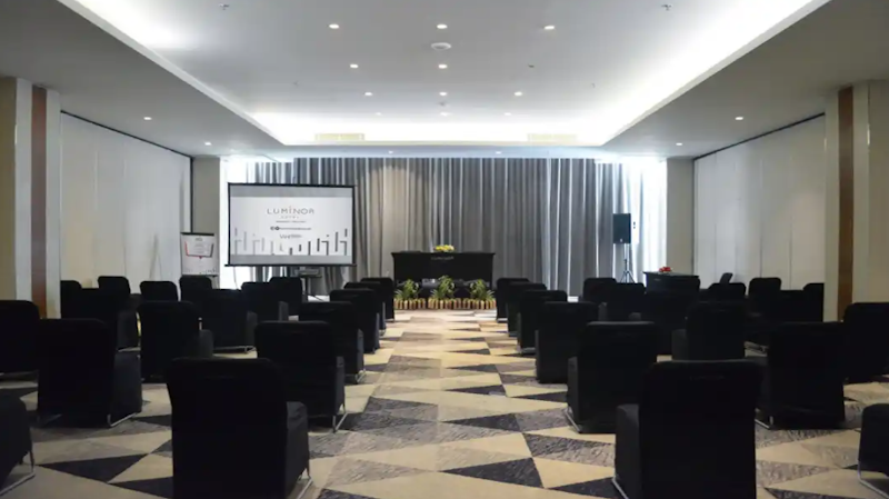 Luminor Hotel Jemursari 4