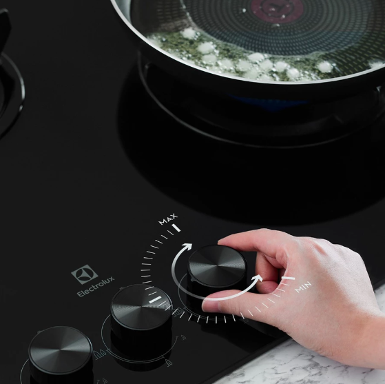 Electrolux Electrolux Kompor Gas Tanam UltimateTaste 300 dengan 3 Tungku 78cm EHG7330BE