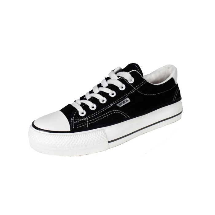 10 Rekomendasi Sepatu Hitam Putih Terbaik  4