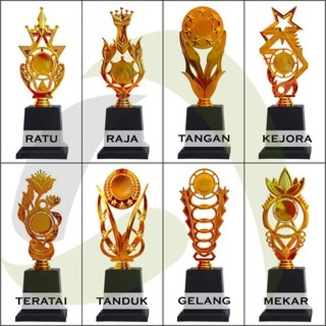Piala Mini Figur 30cm 4