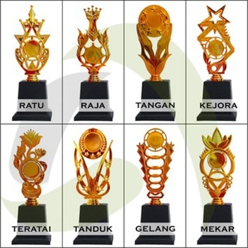 Piala Mini Figur 30cm 4