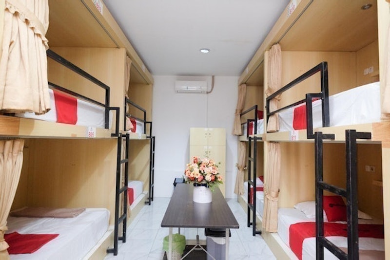 RedDoorz Hostel Near Lawang Sewu Semarang 1