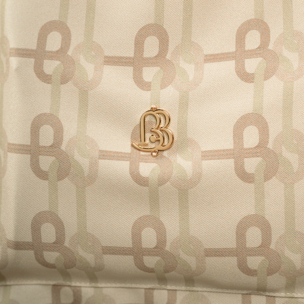 World White Enterprise Boonaboo Nursing Cover