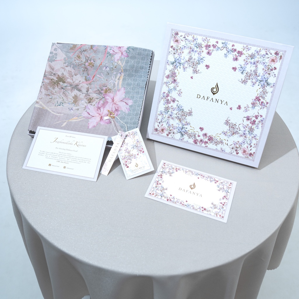 Dafanya Dafanya Jilbab Motif Scarf + Box