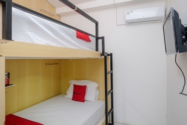 RedDoorz Hostel Near Lawang Sewu Semarang 2