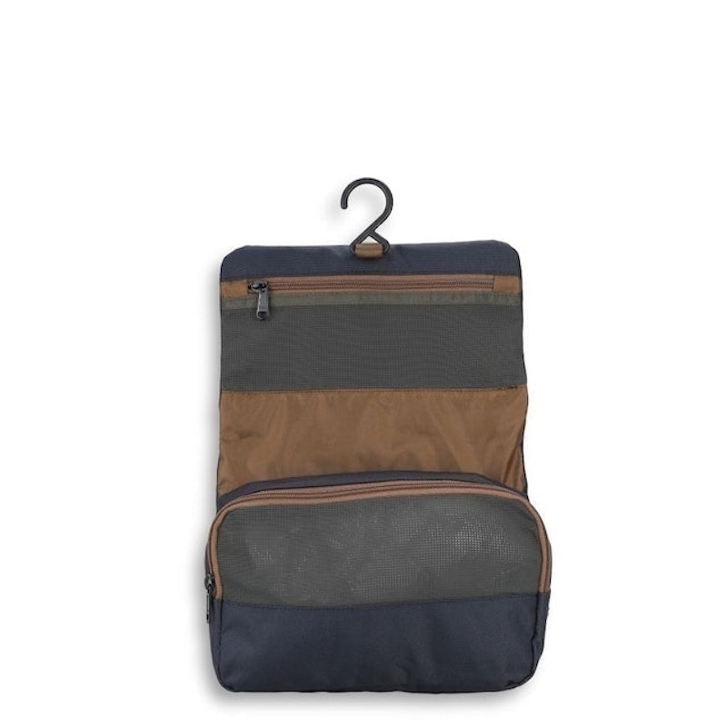 Pinewood Toiletry M 1F 4